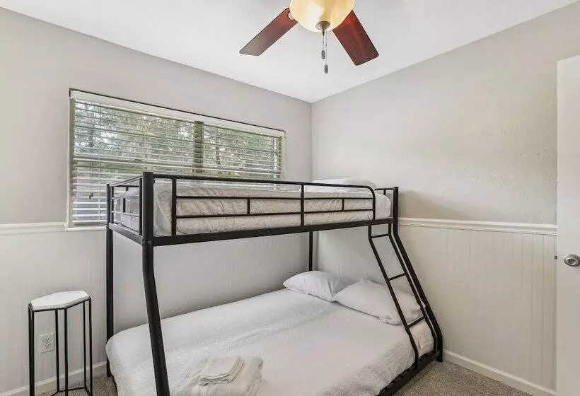 Gainesville Home W/ Fire Pit, 4 Mi To Uf Campus!