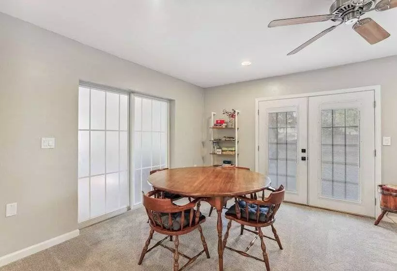 Gainesville Home W/ Fire Pit, 4 Mi To Uf Campus!