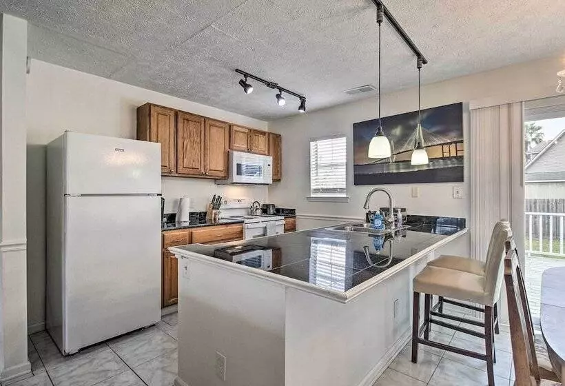 Home ~ 7 Miles To Savannah Historic District!