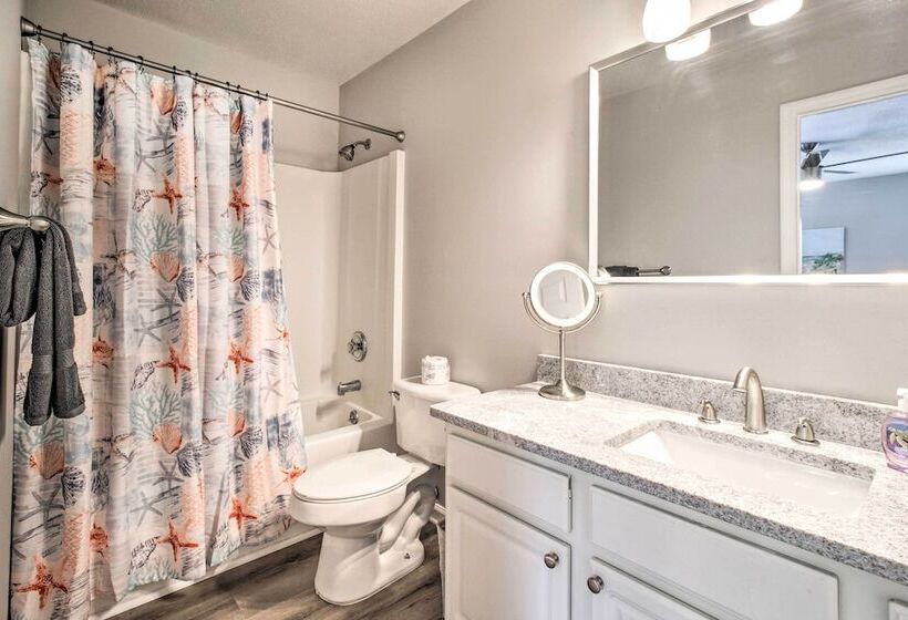 Ideally Located Luxe Beach House On Tybee Island