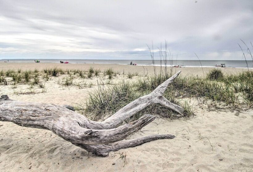 Ideally Located Luxe Beach House On Tybee Island