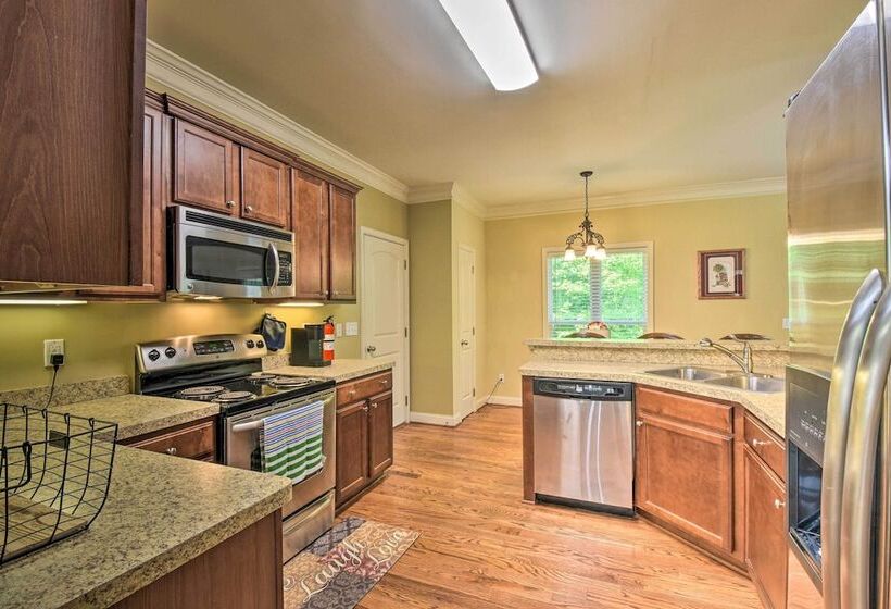 Home W/ Deck ~ 7 Mi To Downtown Dahlonega!