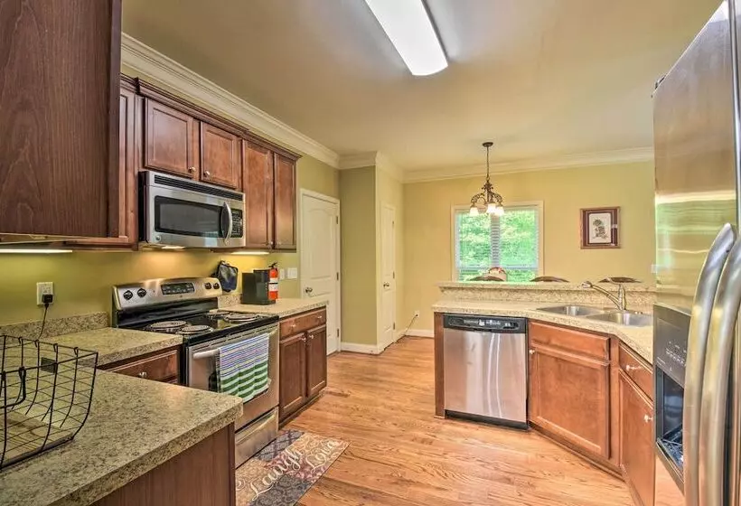 Home W/ Deck ~ 7 Mi To Downtown Dahlonega!