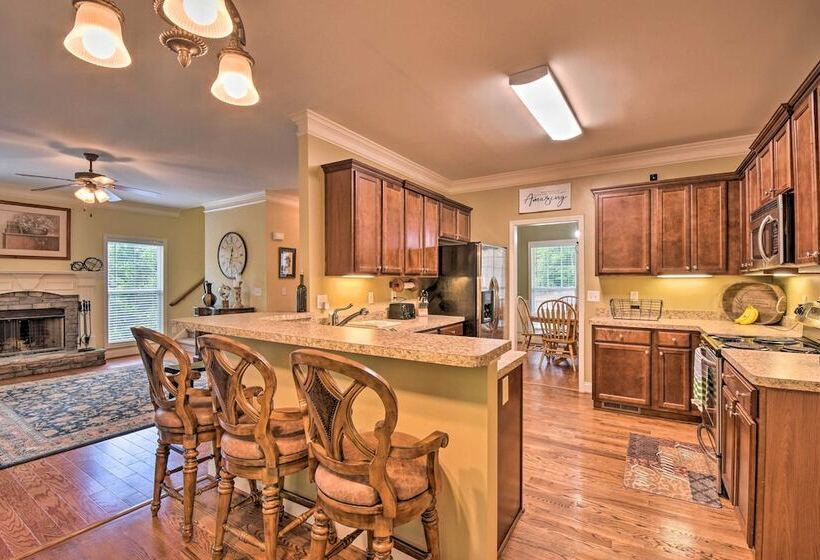 Home W/ Deck ~ 7 Mi To Downtown Dahlonega!