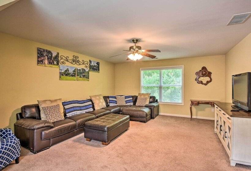 Home W/ Deck ~ 7 Mi To Downtown Dahlonega!