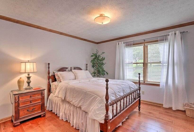 Inviting Duluth House W/ Deck 22 Mi To Atl!