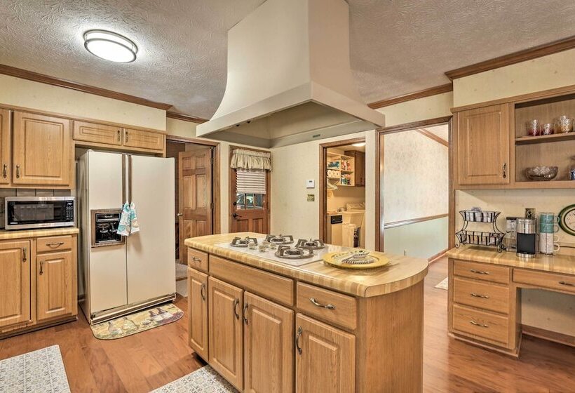 Inviting Duluth House W/ Deck 22 Mi To Atl!