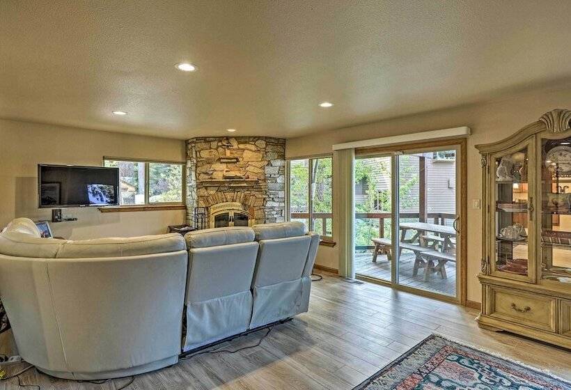Lake Tahoe Shoreside Retreat: Stunning Lake Views!