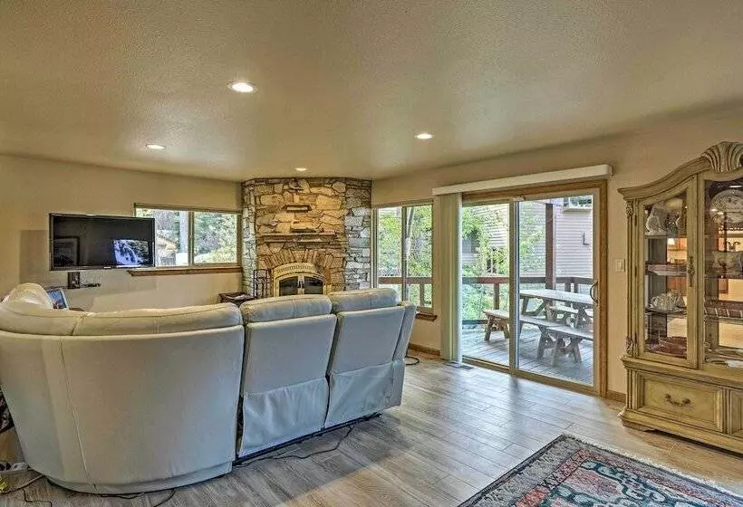 Lake Tahoe Shoreside Retreat: Stunning Lake Views!