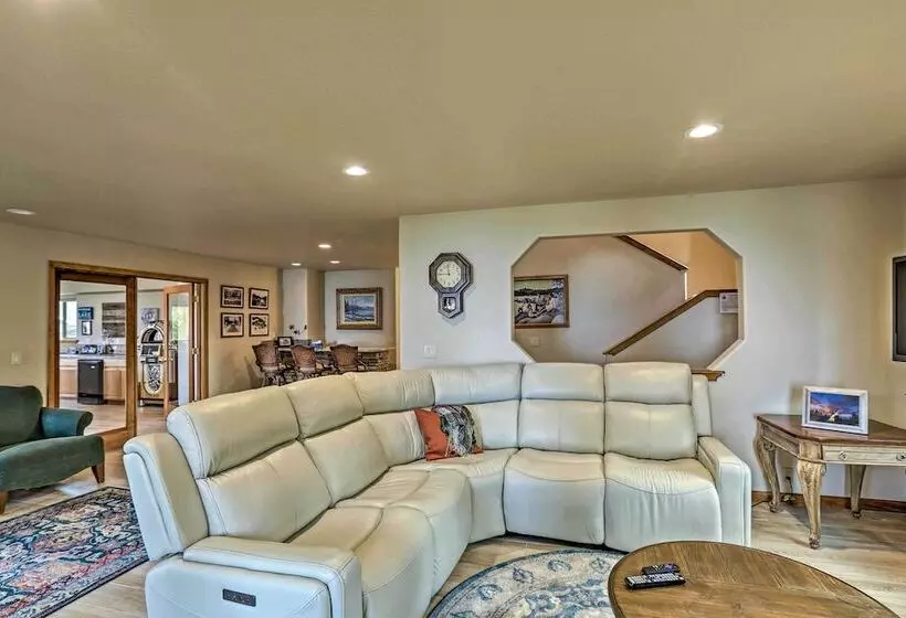 Lake Tahoe Shoreside Retreat: Stunning Lake Views!