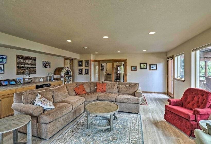 Lake Tahoe Shoreside Retreat: Stunning Lake Views!