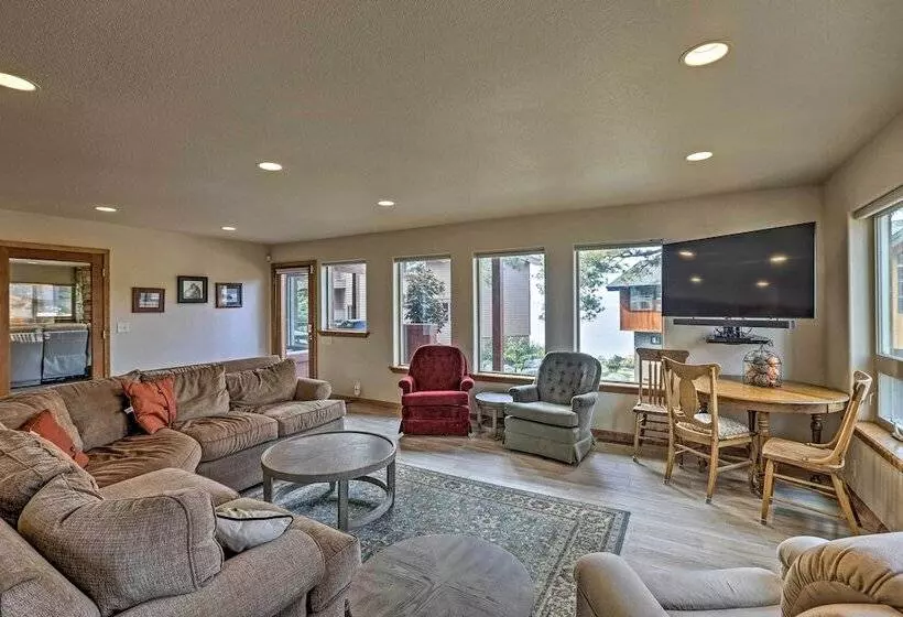 Lake Tahoe Shoreside Retreat: Stunning Lake Views!