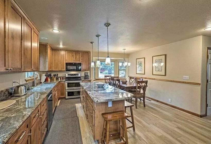 Lake Tahoe Shoreside Retreat: Stunning Lake Views!