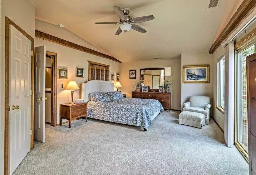 Lake Tahoe Shoreside Retreat: Stunning Lake Views!