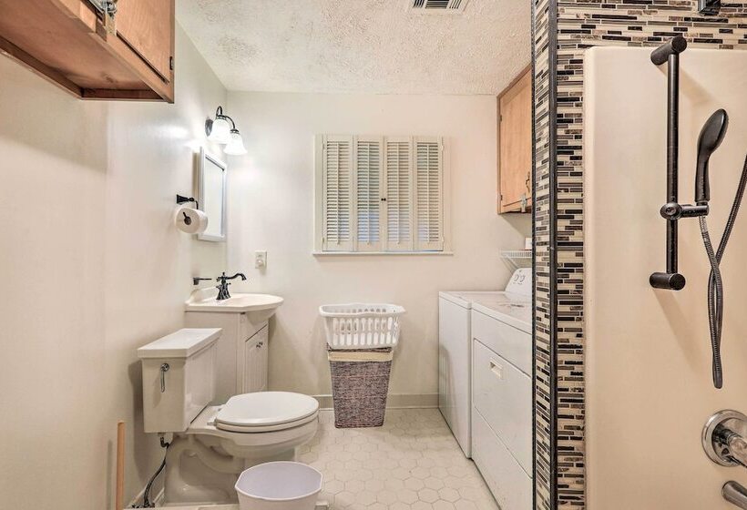 Lakefront Macon Getaway: Grill, Pet Friendly!