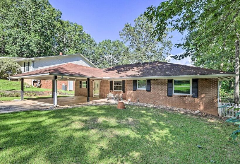 Lakefront Macon Getaway: Grill, Pet Friendly!