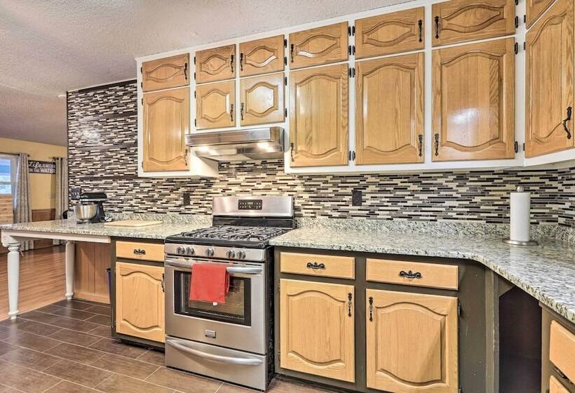 Lakefront Macon Getaway: Grill, Pet Friendly!