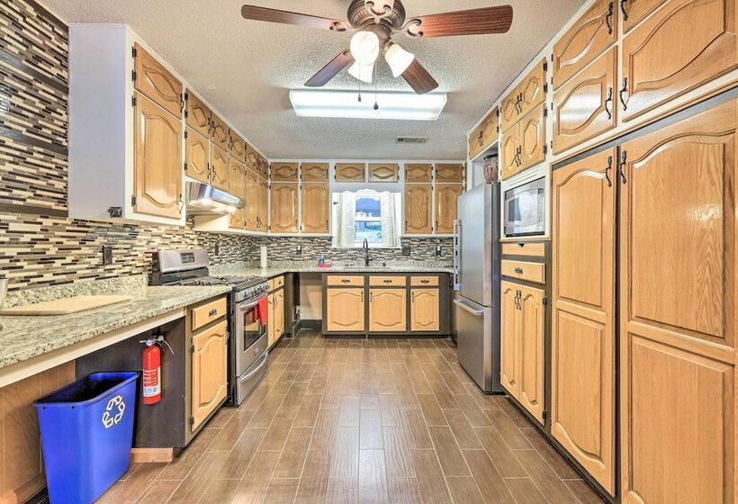 Lakefront Macon Getaway: Grill, Pet Friendly!