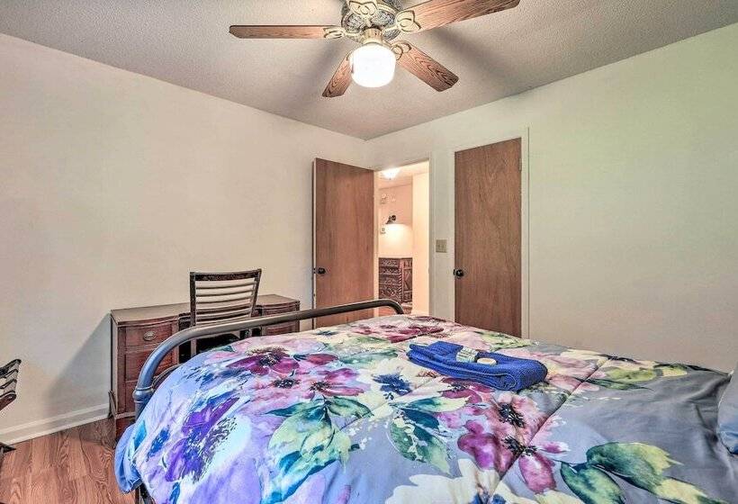 Lakefront Macon Getaway: Grill, Pet Friendly!