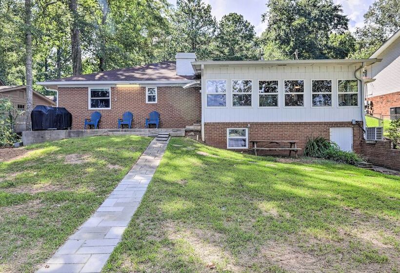 Lakefront Macon Getaway: Grill, Pet Friendly!