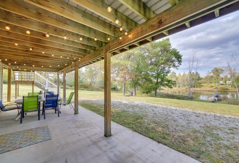 Lakefront Stephenson Retreat: Lake Access & Kayaks