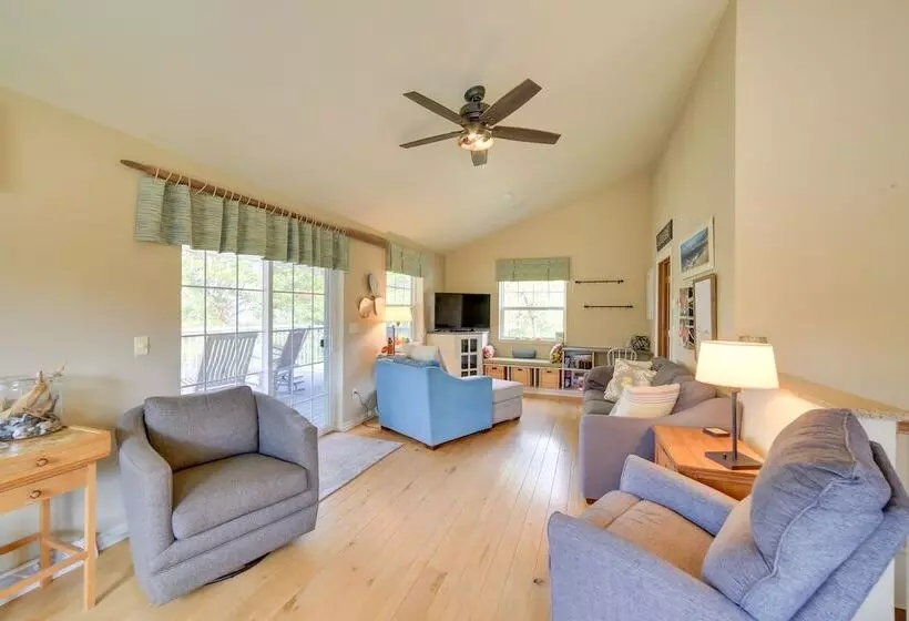 Lakefront Stephenson Retreat: Lake Access & Kayaks