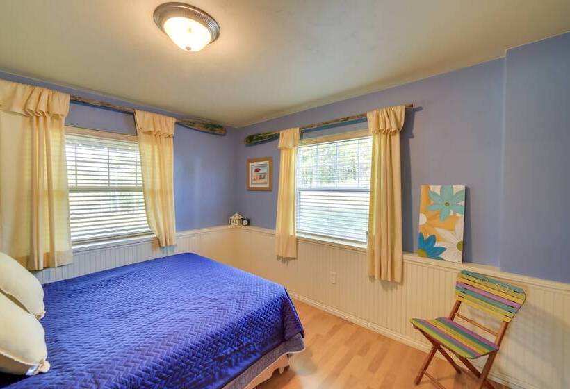 Lakefront Stephenson Retreat: Lake Access & Kayaks