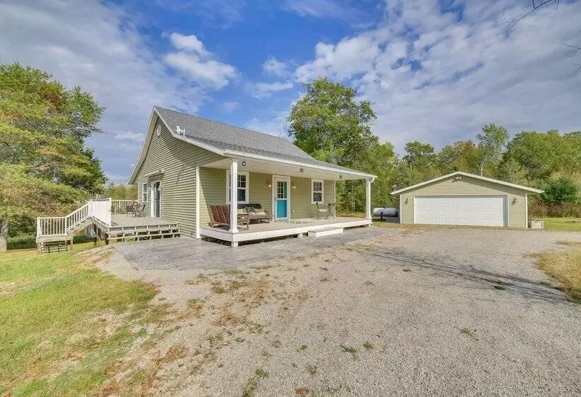 Lakefront Stephenson Retreat: Lake Access & Kayaks