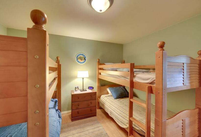 Lakefront Stephenson Retreat: Lake Access & Kayaks