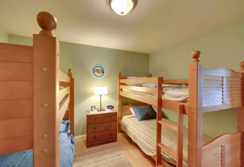 Lakefront Stephenson Retreat: Lake Access & Kayaks