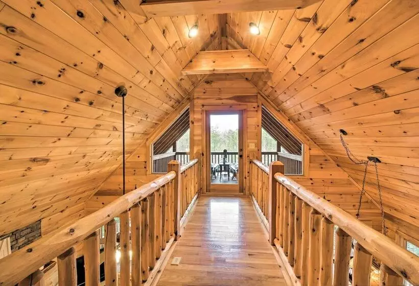 Long Pine Ridge Cabin W/ Luxury Amenities!