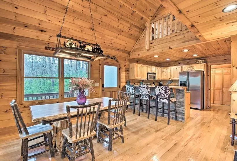 Long Pine Ridge Cabin W/ Luxury Amenities!