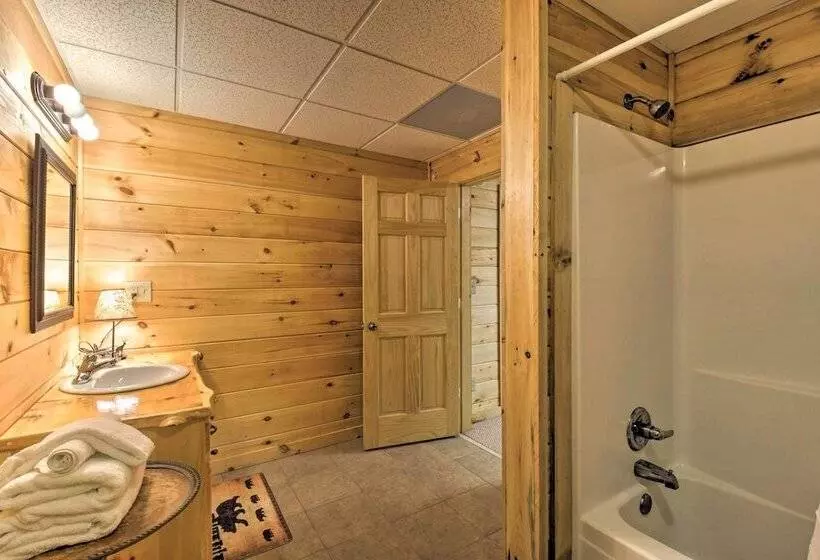 Long Pine Ridge Cabin W/ Luxury Amenities!