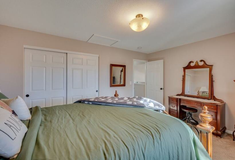 Loveland Home W/ Private Hot Tub + Wood Fireplace!