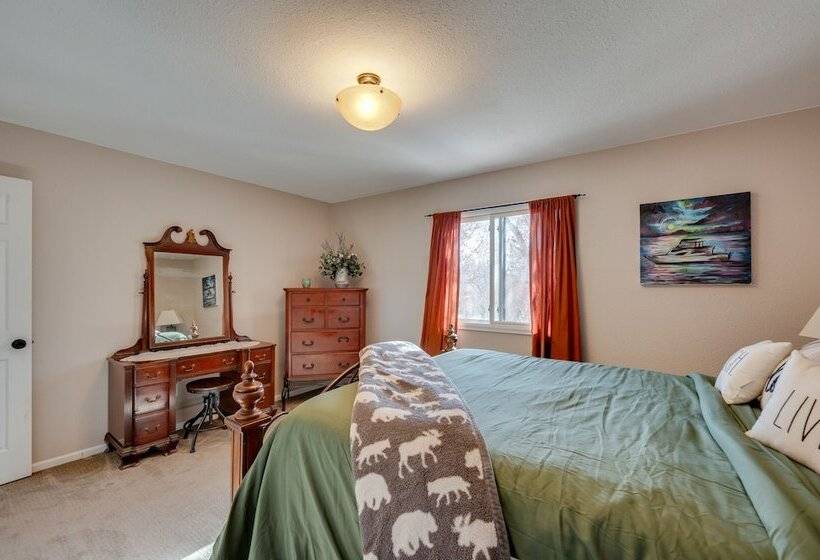 Loveland Home W/ Private Hot Tub + Wood Fireplace!