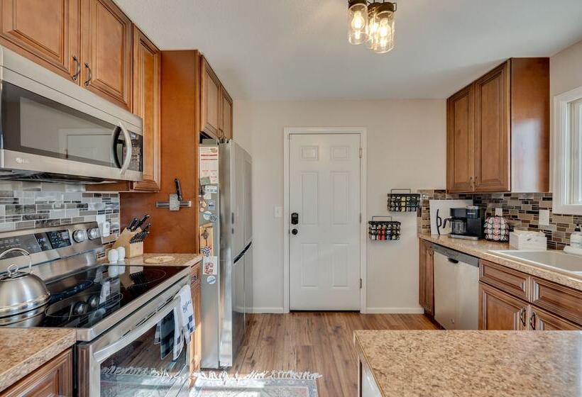 Loveland Home W/ Private Hot Tub + Wood Fireplace!