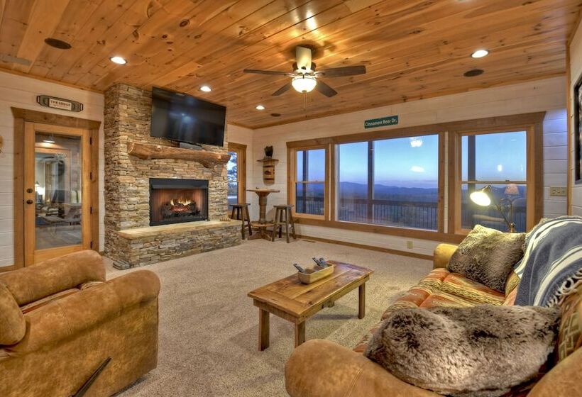 Luxe Mineral Bluff Cabin W/ Private Hot Tub!
