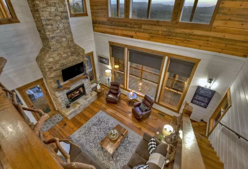 Luxe Mineral Bluff Cabin W/ Private Hot Tub!