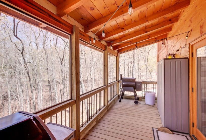 Luxury Mineral Bluff Cabin With Deck & Hot Tub!
