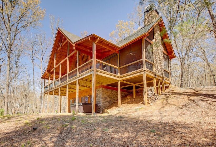 Luxury Mineral Bluff Cabin With Deck & Hot Tub!