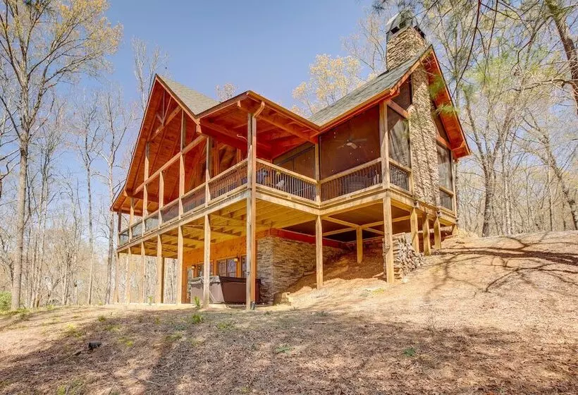 Luxury Mineral Bluff Cabin With Deck & Hot Tub!