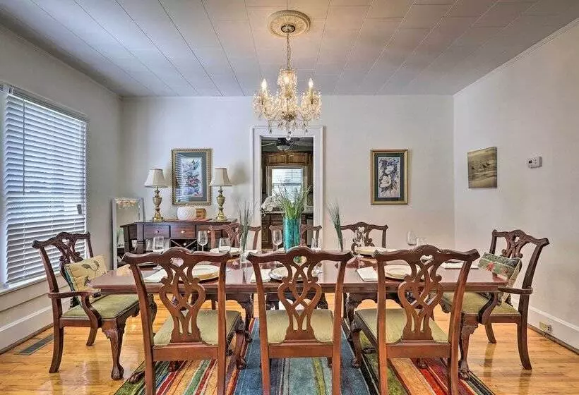 Main Street Home: 1 Mile To Callaway Gardens