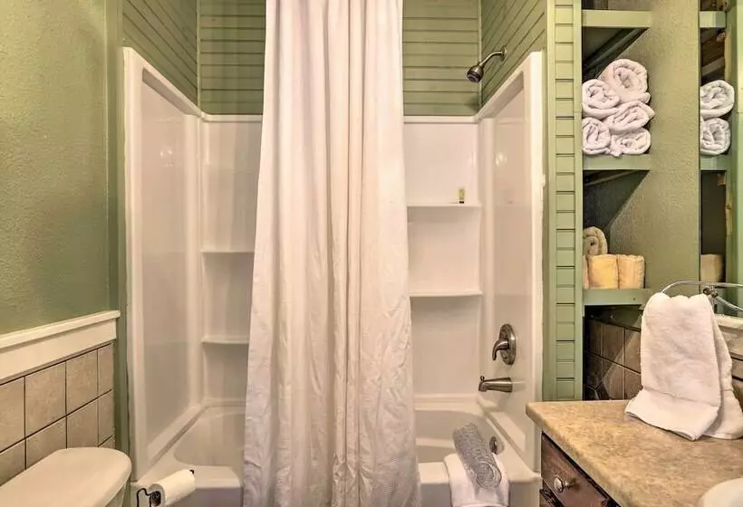 Main Street Home: 1 Mile To Callaway Gardens