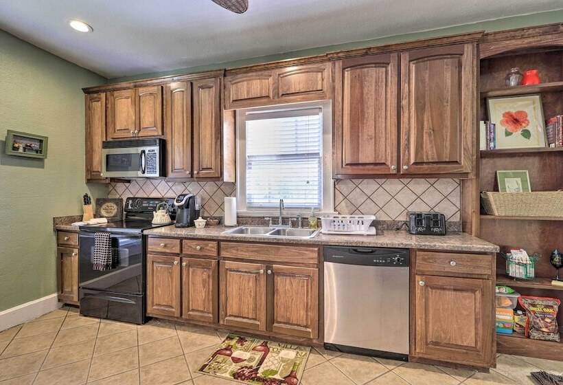 Main Street Home: 1 Mile To Callaway Gardens