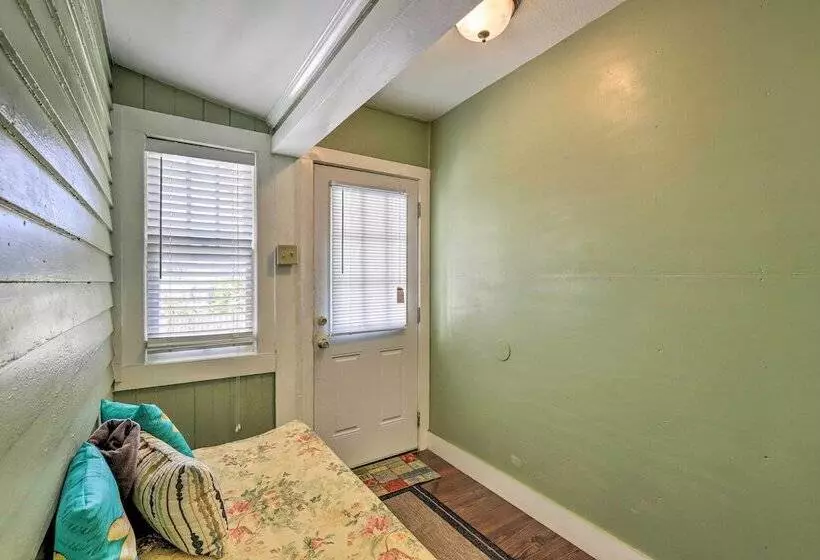 Main Street Home: 1 Mile To Callaway Gardens