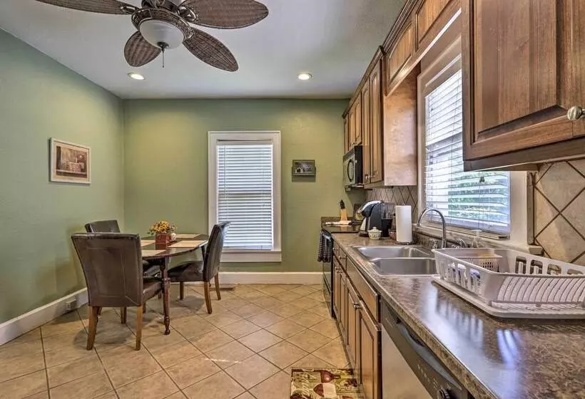 Main Street Home: 1 Mile To Callaway Gardens