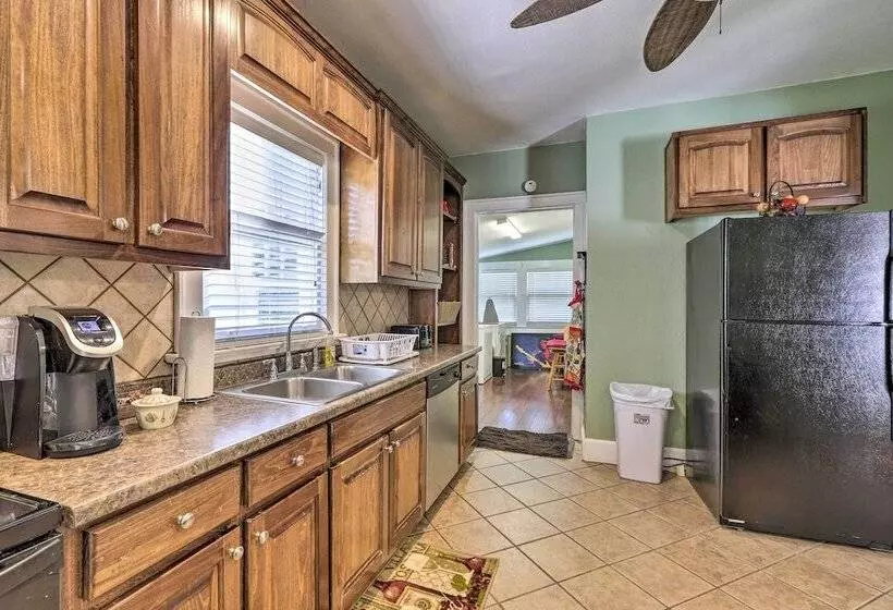 Main Street Home: 1 Mile To Callaway Gardens