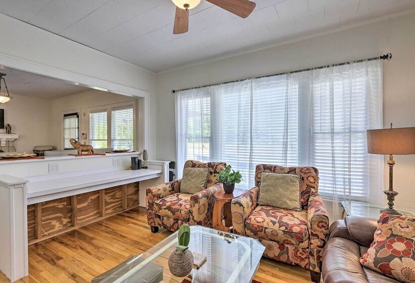 Main Street Home: 1 Mile To Callaway Gardens