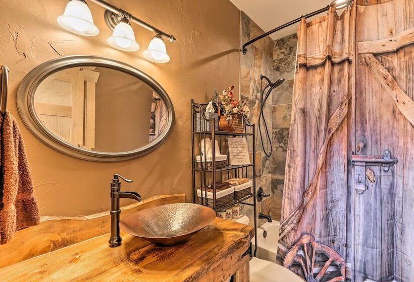 Mineral Bluff Cabin Near Lake Blue Ridge!