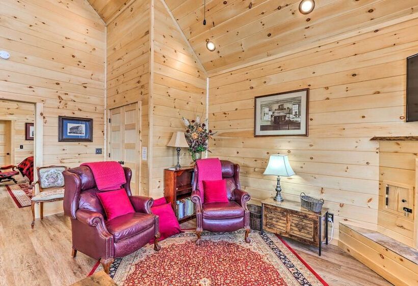 Mineral Bluff Cabin Near Lake Blue Ridge!
